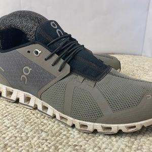 ON cloud tech size 10 grey